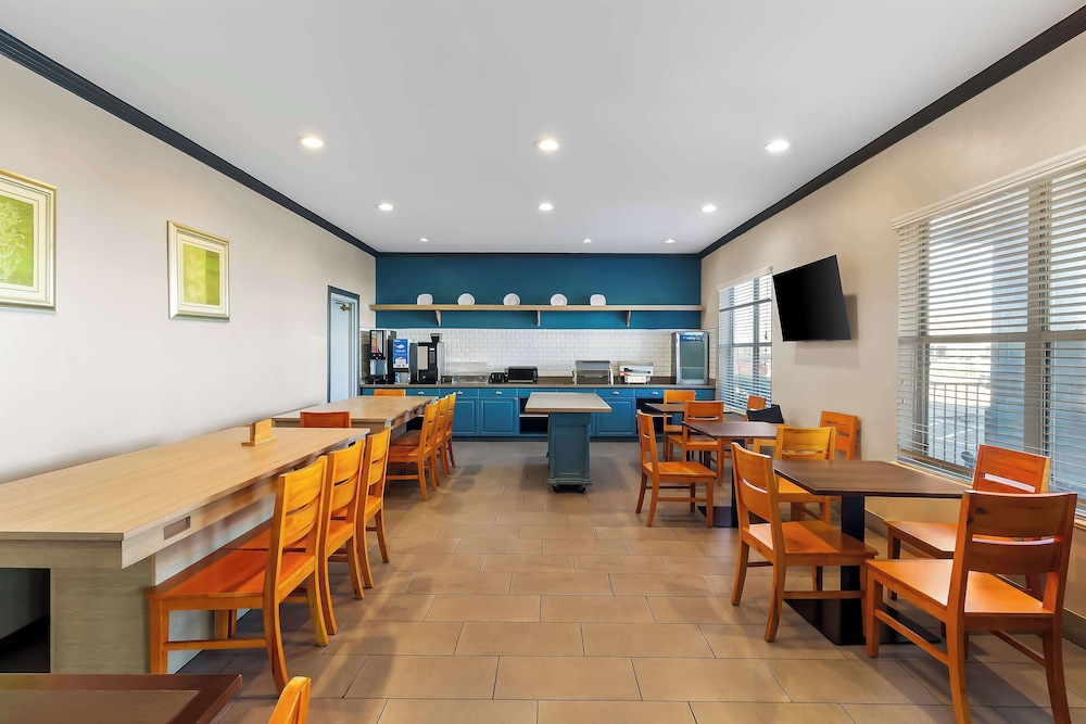 Sonesta Essential IAH Airport JFK Boulevard 42/53