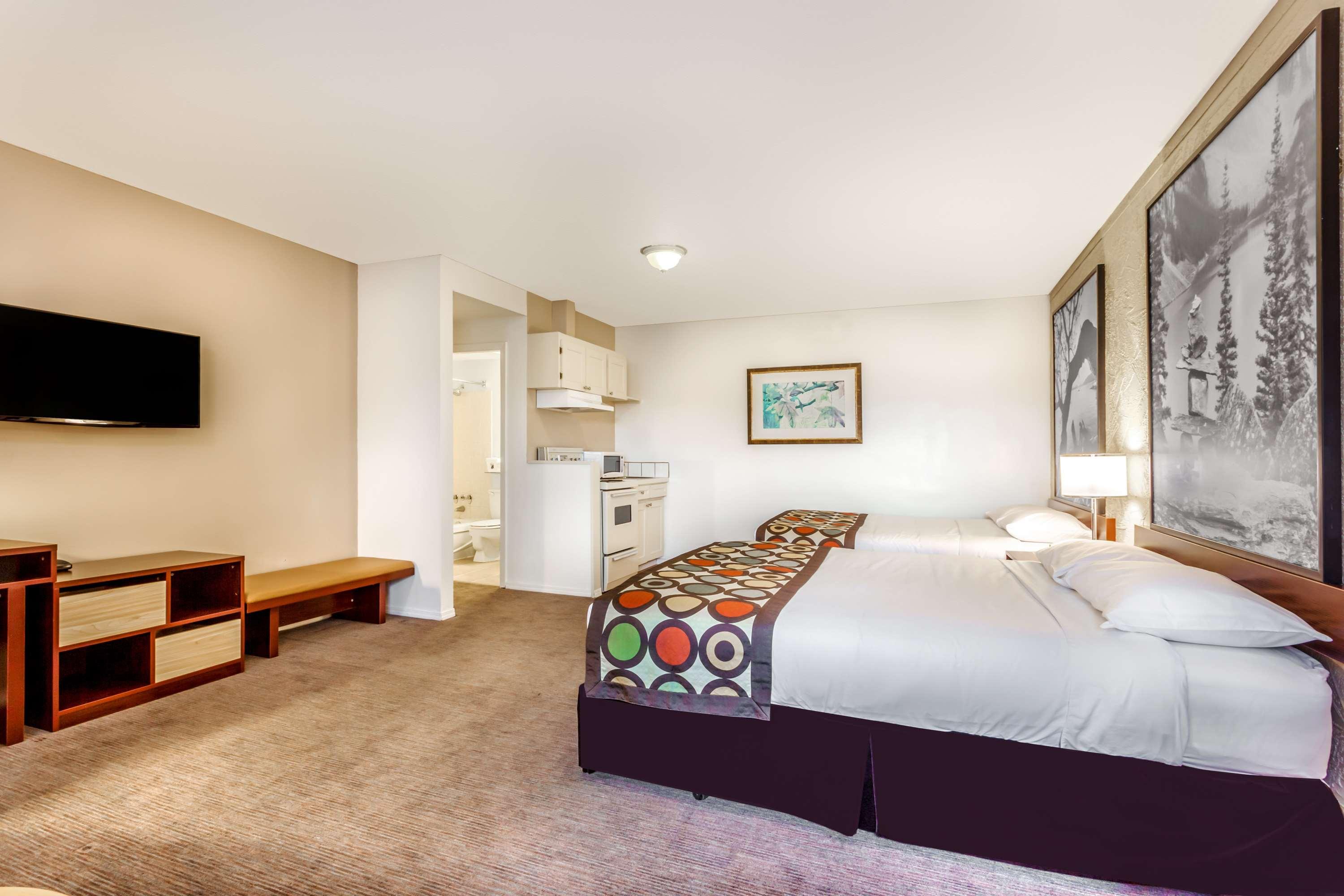Efficiency, 2 Queen Beds