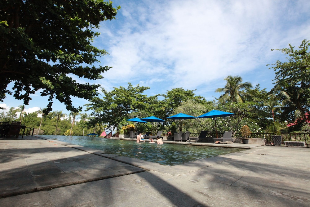 Nusantara Diving Centre Resort Spa 65/73