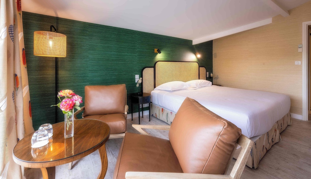 Relais and Chateaux Hotel La Reserve 11/37