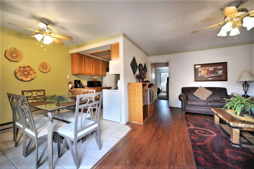 Pinecliff Village Resort 46/69