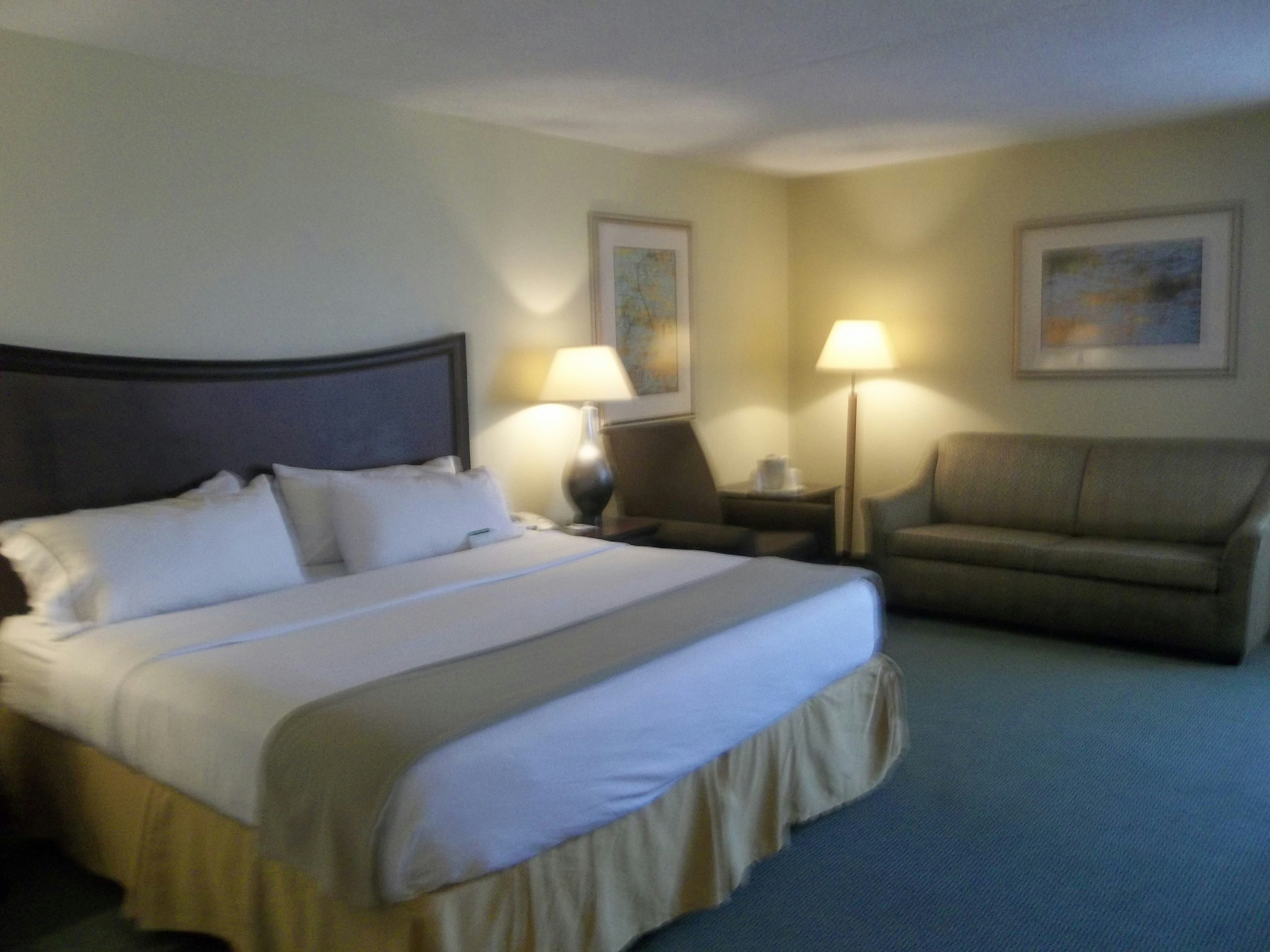 Holiday Inn Express Indianapolis Airport 22/80