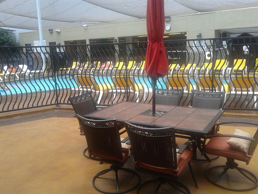 Jockey Resort Suites Center Strip 66/73