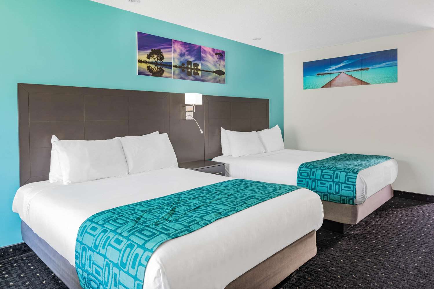 Howard Johnson by Wyndham Gananoque 11/30