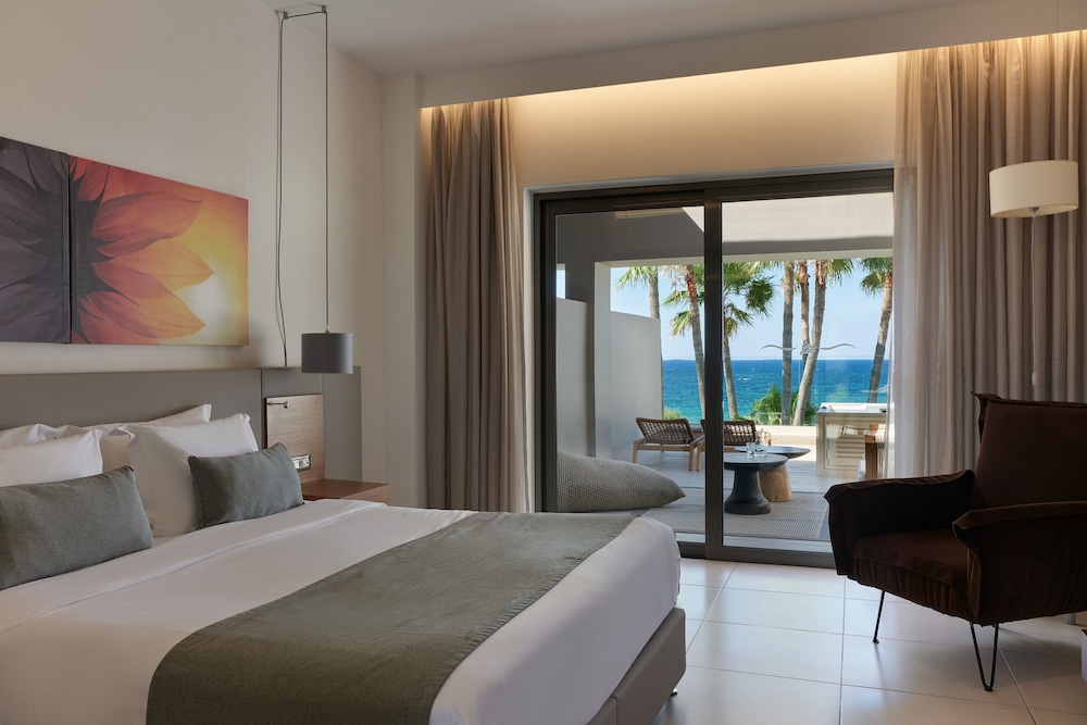 Lagoon, Superior, Queen Bed, Sea View, Outdoor Jetted Tub