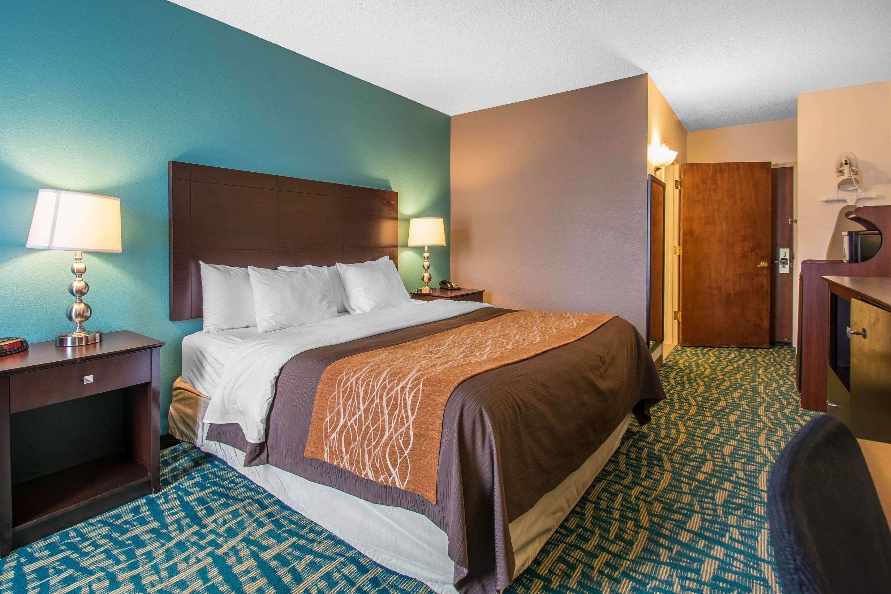 ROOM, KING BED