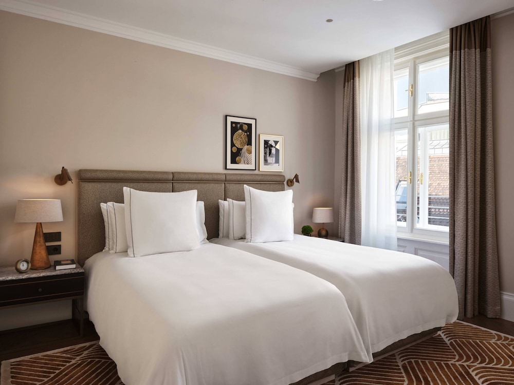 House, 1 King and 1 Single Beds