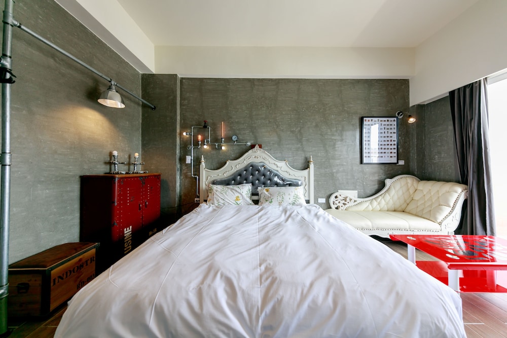 ROOM, DOUBLE BED