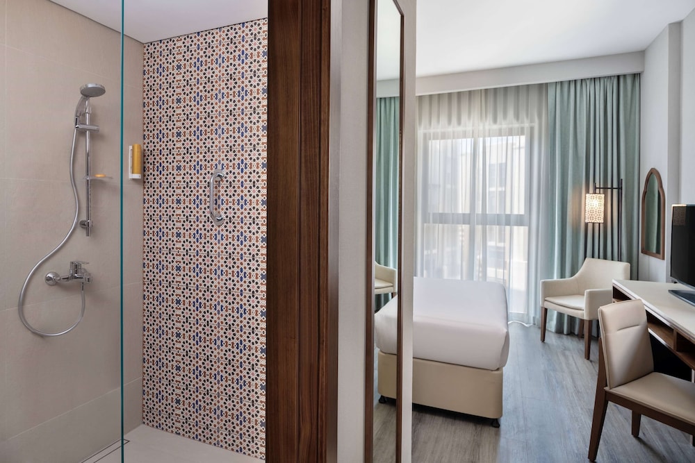 ibis Styles Dubai Gold District 50/50