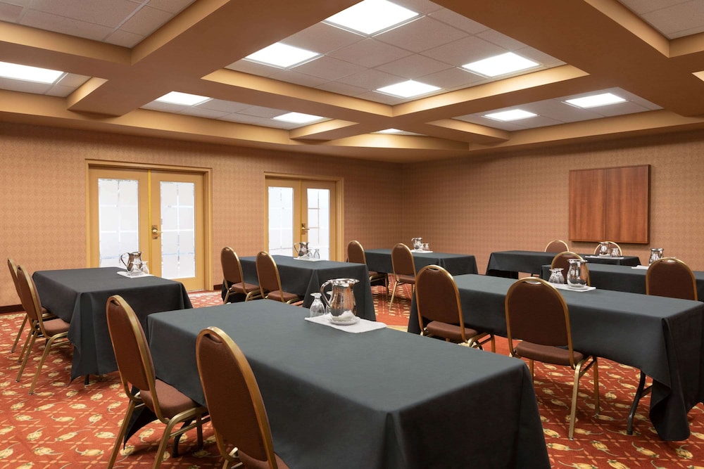 Days Inn by Wyndham Swift Current 37/41