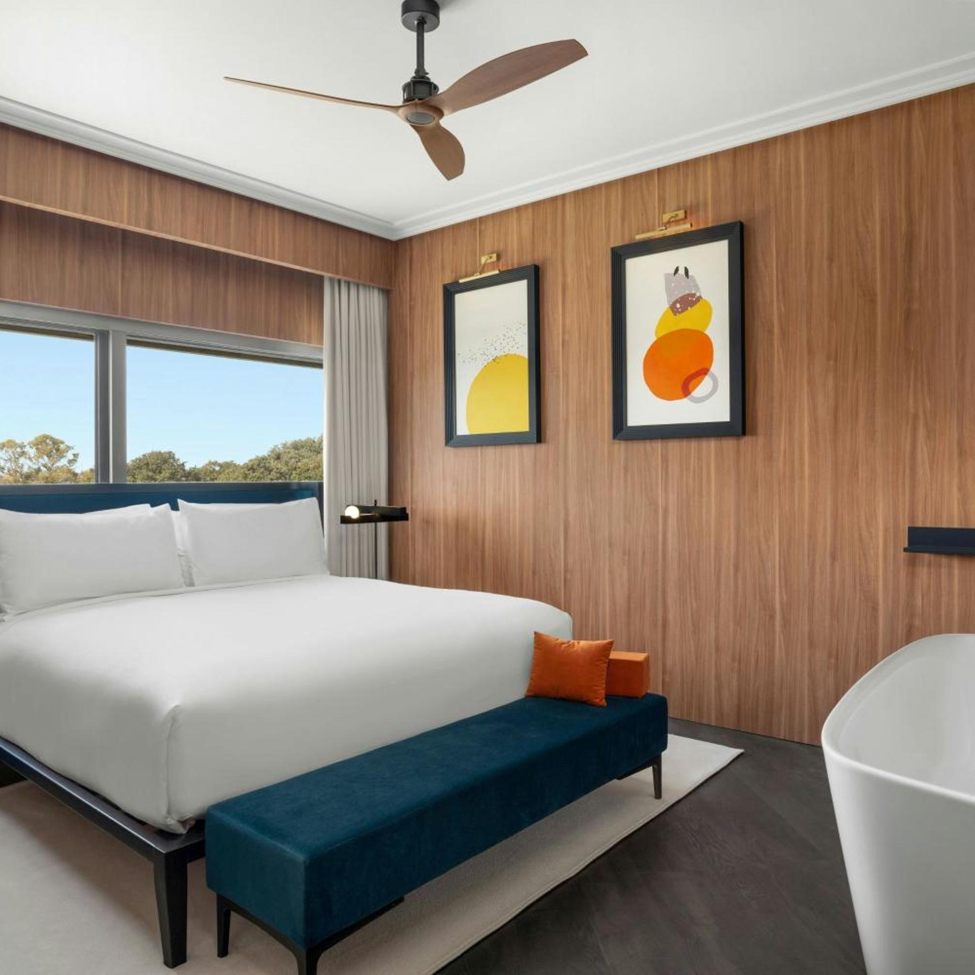Fab, Executive, Suite, King Bed, Sofa