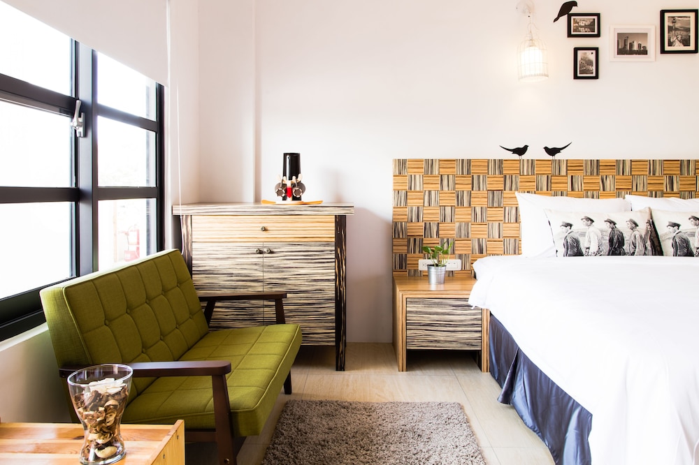ROOM, DOUBLE BED