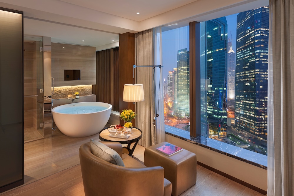 Mandarin Oriental Shanghai 35/78