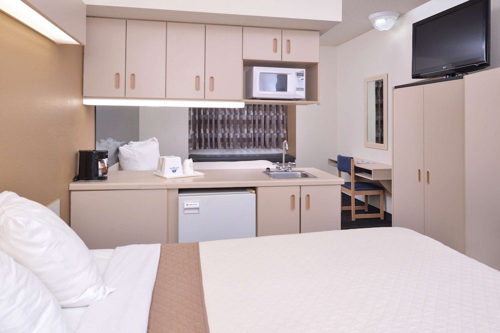 Americas Best Value Inn and Suites Maryville 19/39