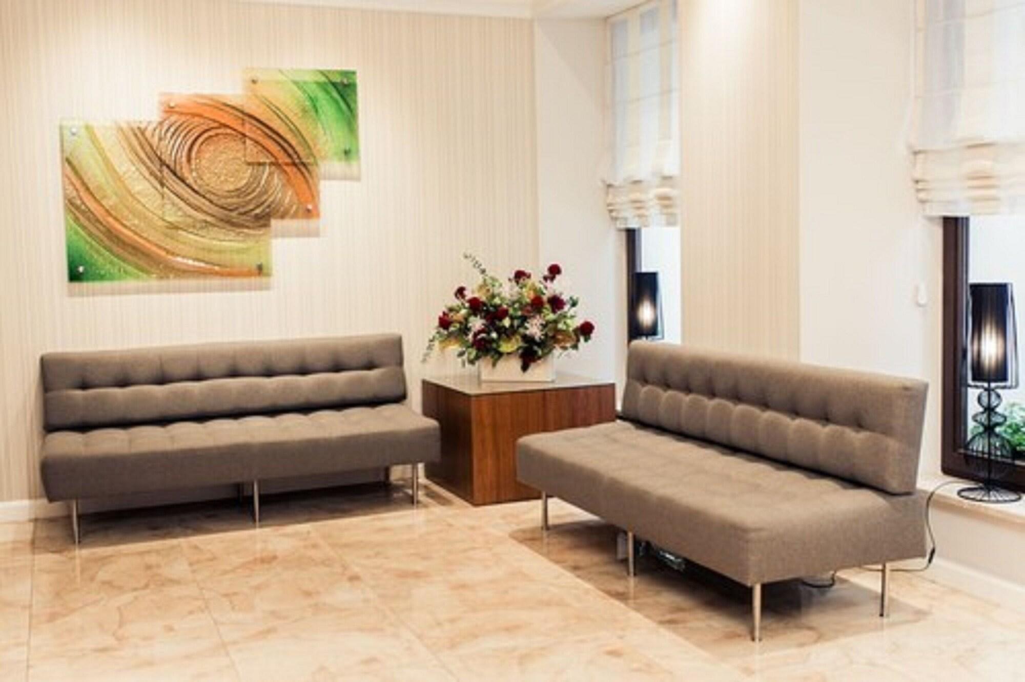 Patio Hotel 26/45