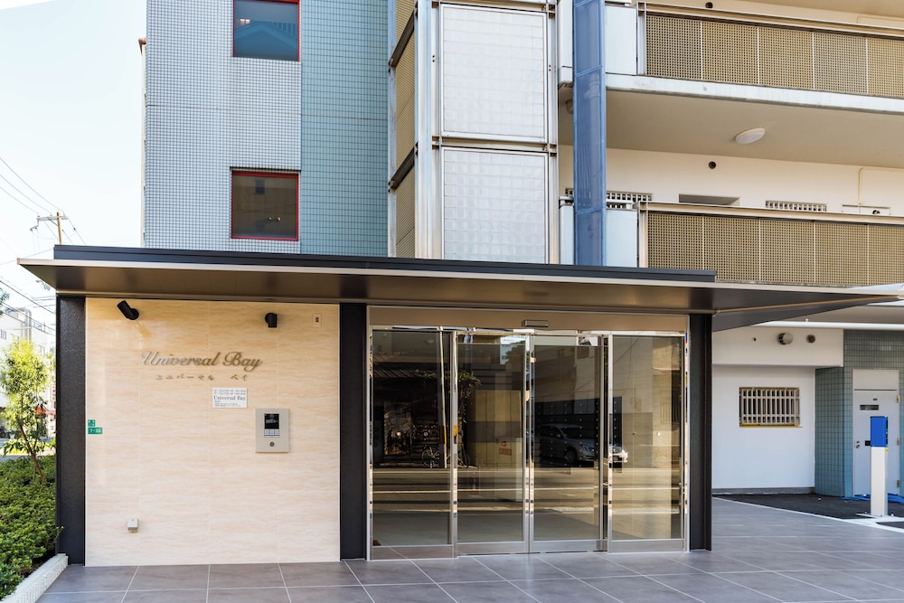 Universal Bay Condominium 2/60