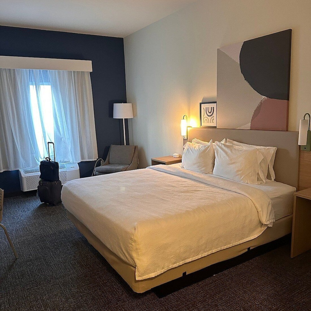 Spark by Hilton Louisville Airport 9/50
