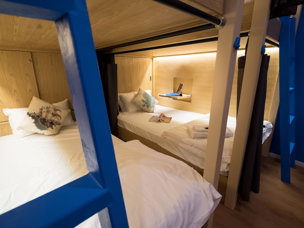 FEMALE DORM, 6 BEDS