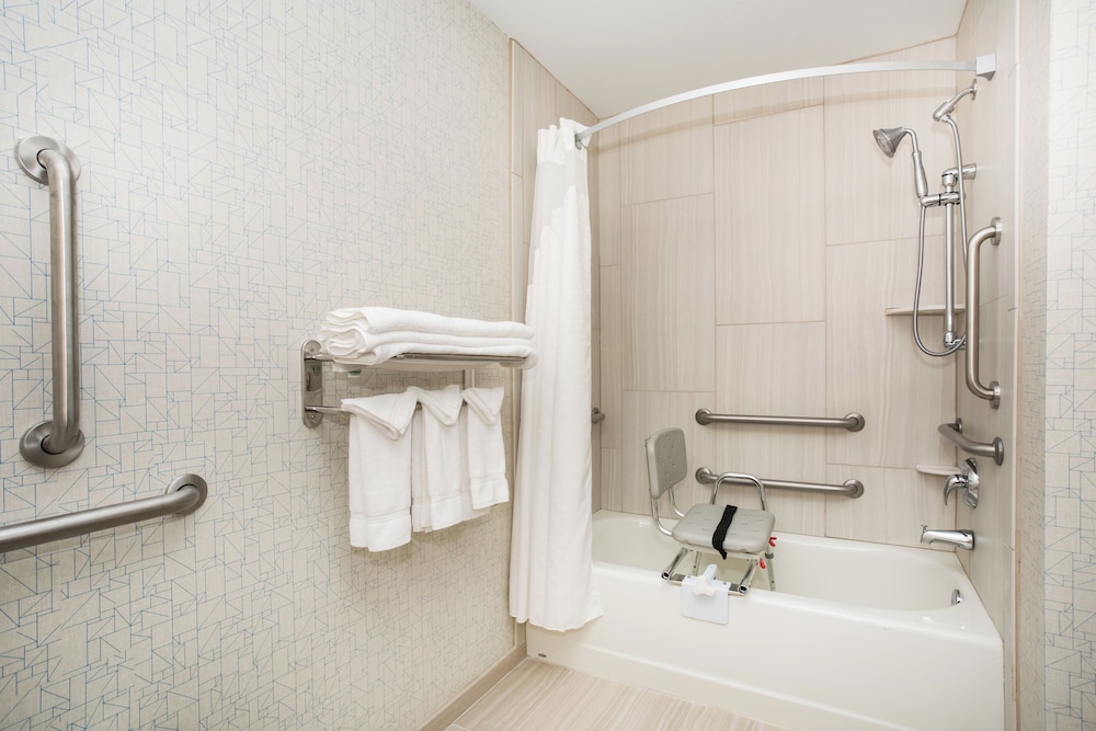 Holiday Inn Express Hotel And Suites Ft Collins 64/66