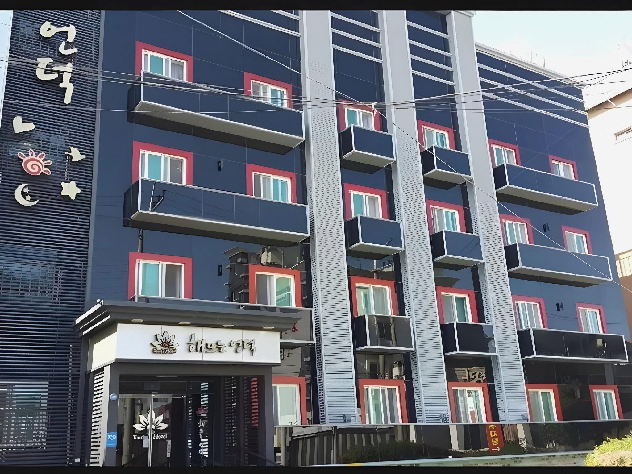 Hotel Bom 3/18