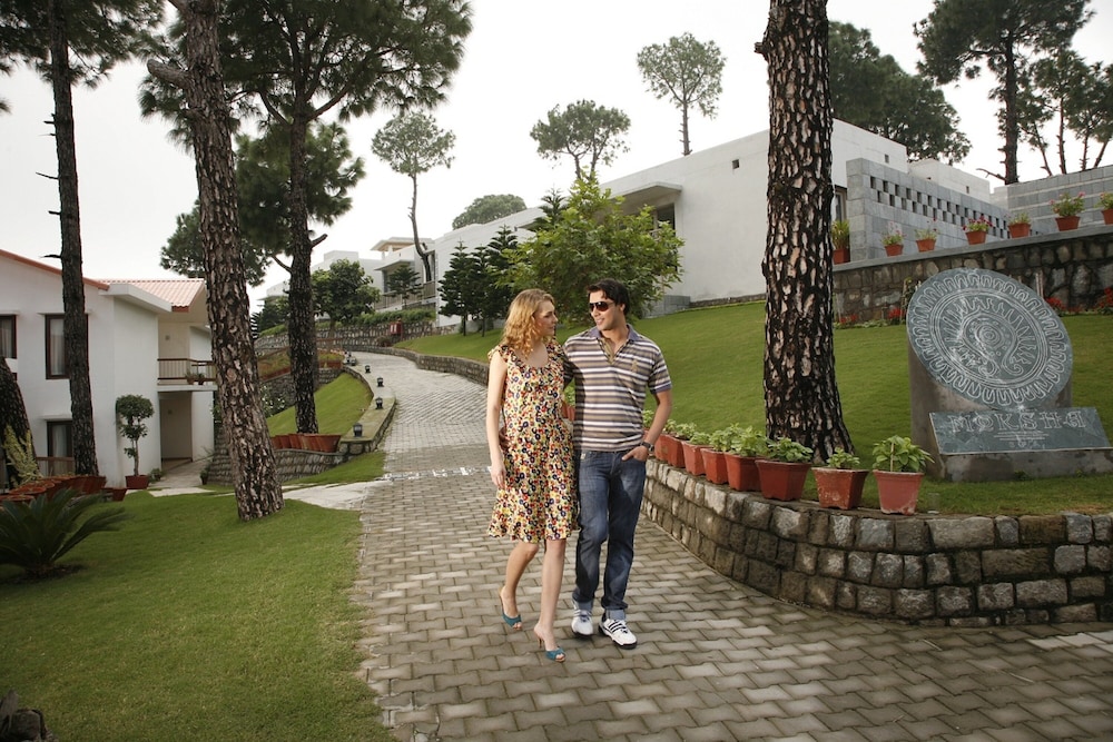 Moksha Himalaya Spa Resort 32/50