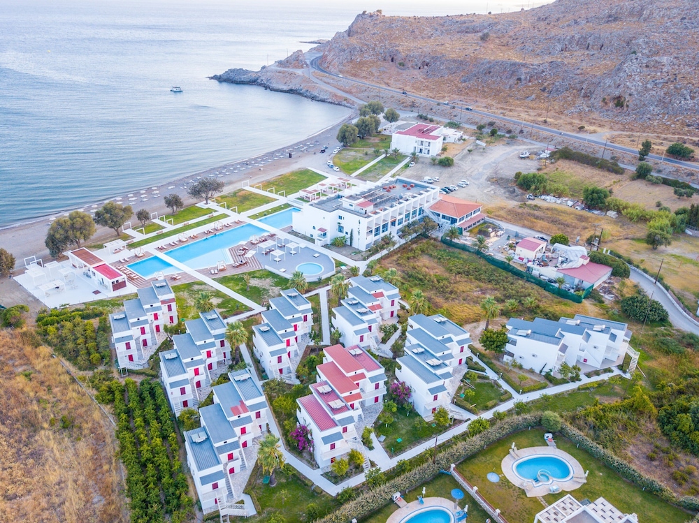 Kamari Plus Hotel 47/49