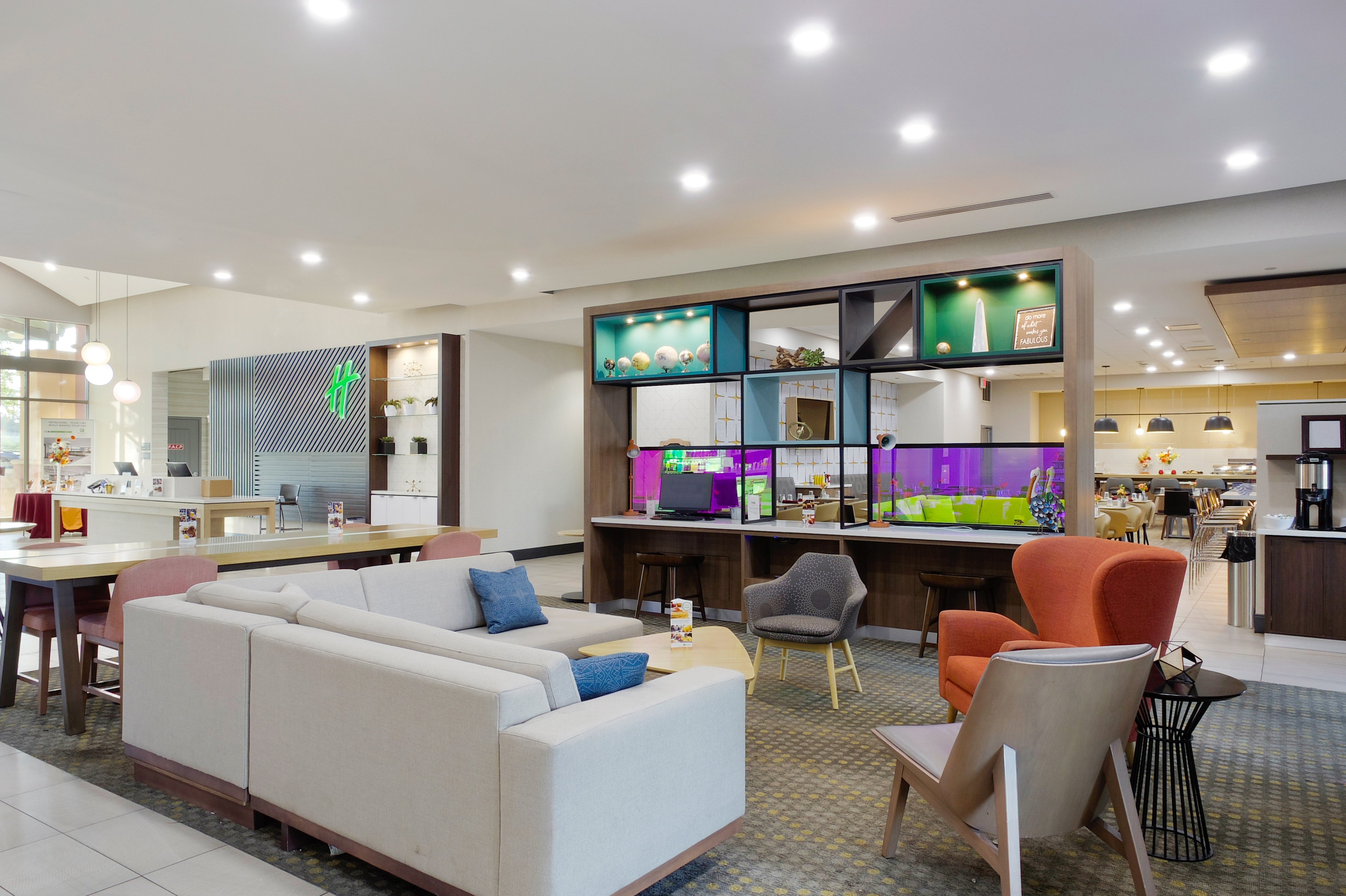 Holiday Inn & Suites Phoenix Airport 49/79