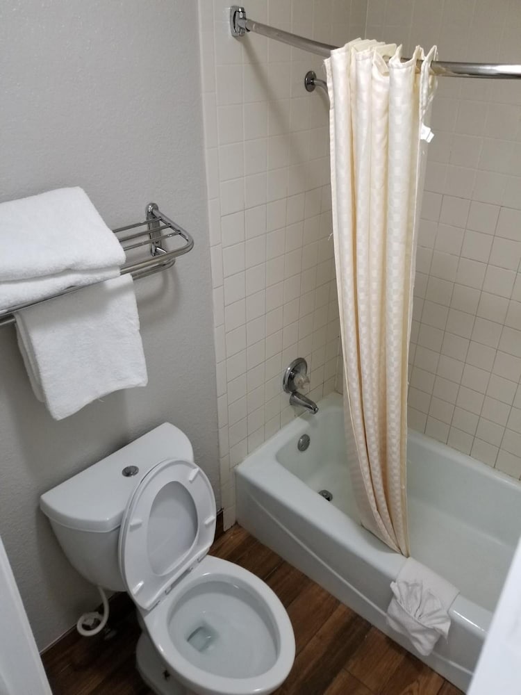 Hill Country Inn and Suites Marble Falls - TX 18/20