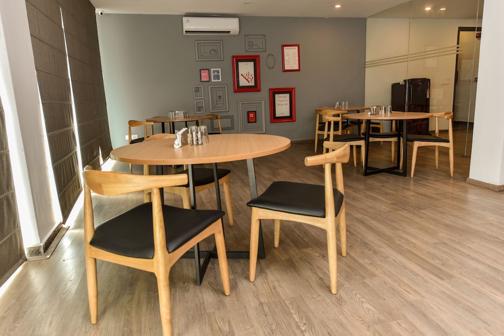 Hotel Noida International 48/50