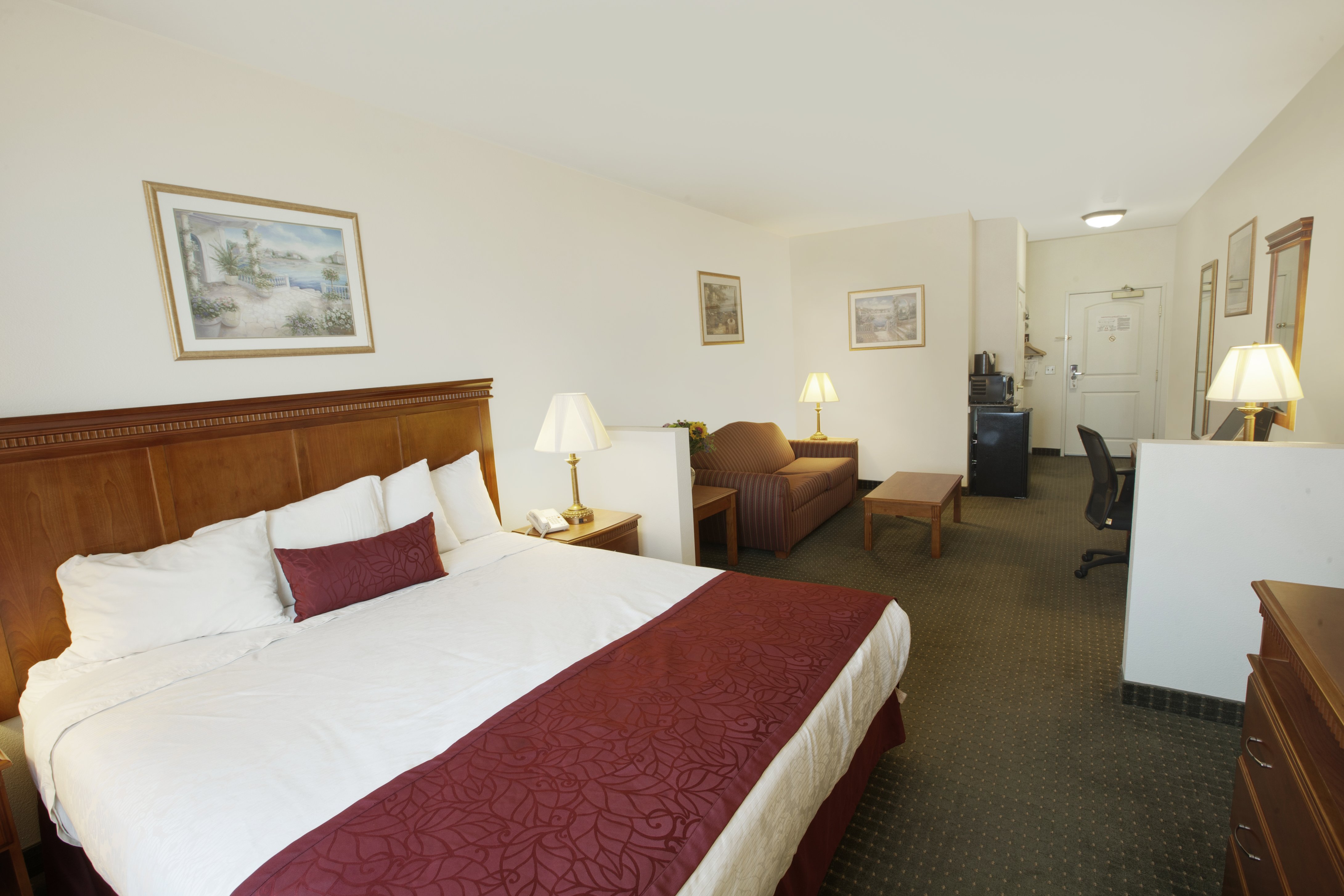Best Western Plus Lake Elsinore Inn & Suites 21/53