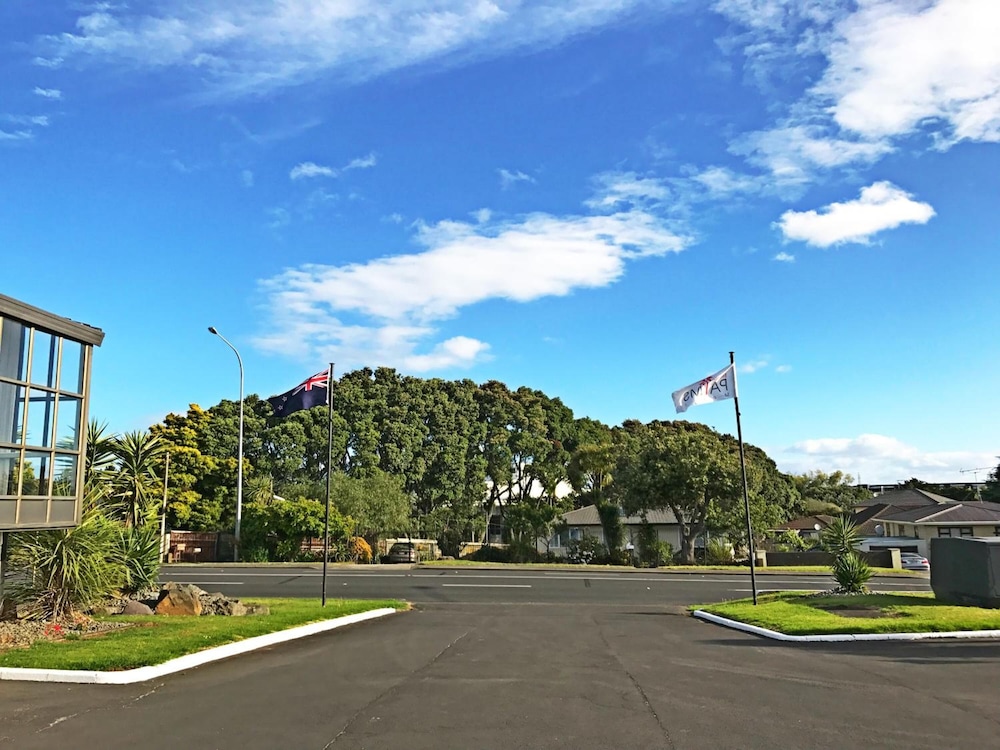 Ellerslie Palms Motel 63/68