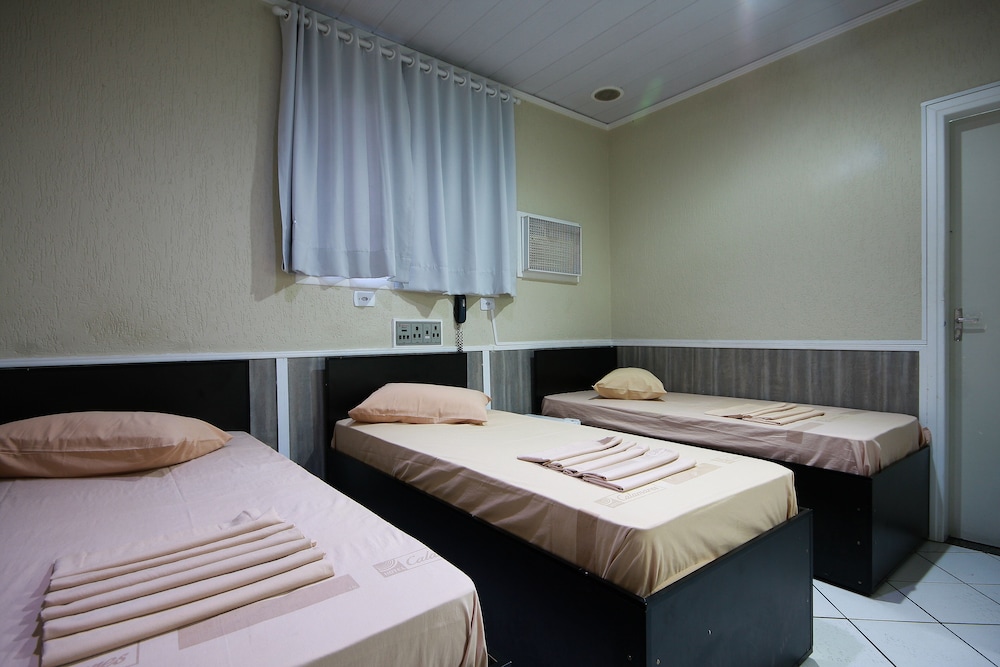 Calamares Hotel 4/49