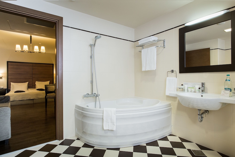 Europa Royale Bucharest Hotel 77/77