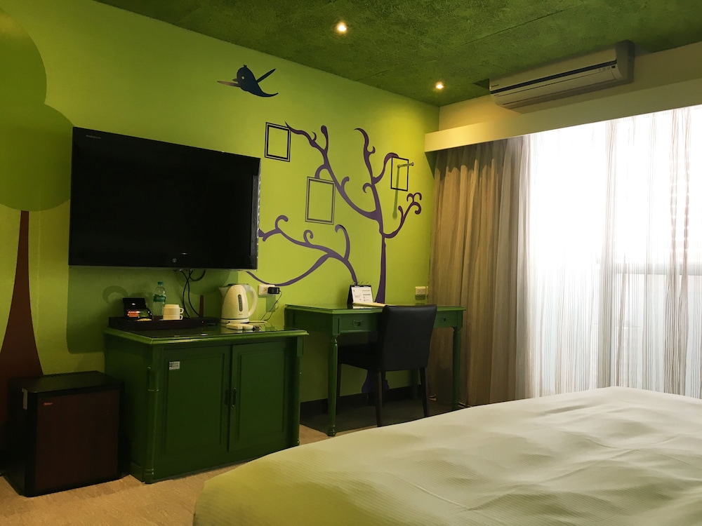 R8 Eco Hotel 11/27