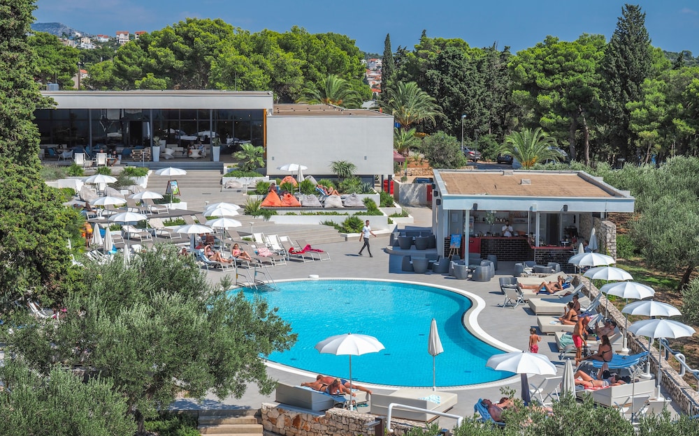 Pharos, Hvar Bayhill Hotel 67/76