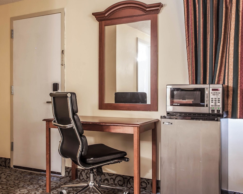 Econo Lodge Newton, NJ 13/19