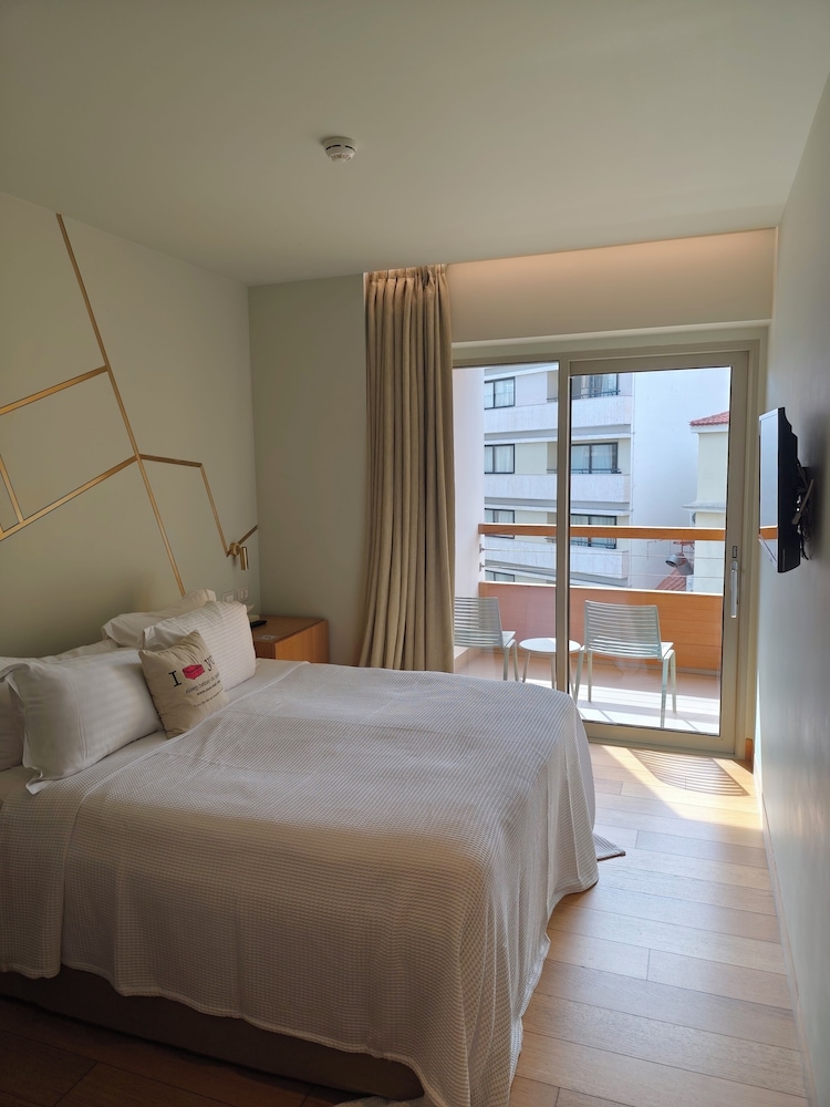 ROOM, DOUBLE BED, MUSEUM VIEW