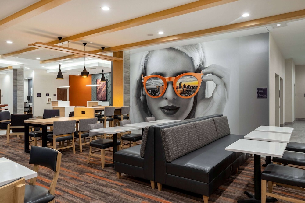 La Quinta Inn & Suites by Wyndham Pflugerville 16/28
