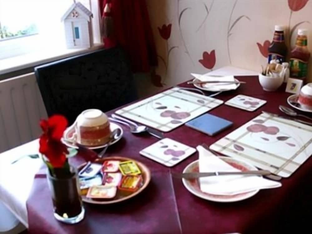 Lyndsay Guest House 38/50