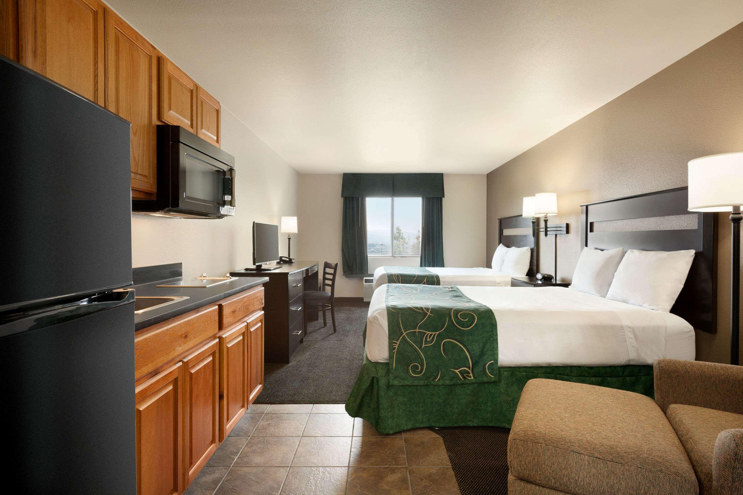 Efficiency, 2 Queen Beds