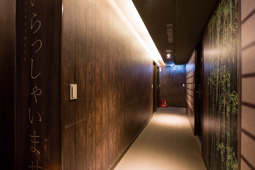 MORWING HOTEL - CULTURE VOGUE 48/65
