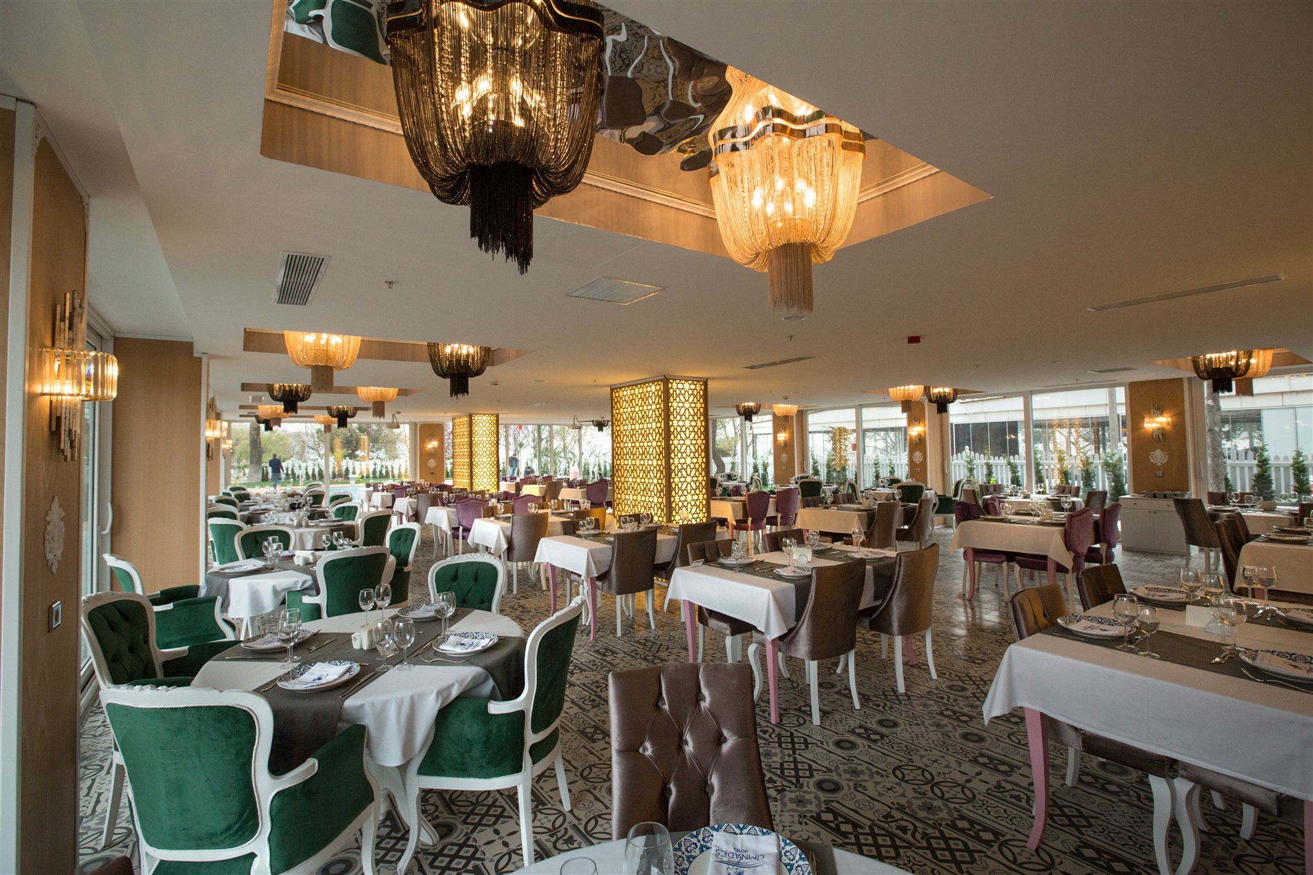 Limnades Hotel 24/32