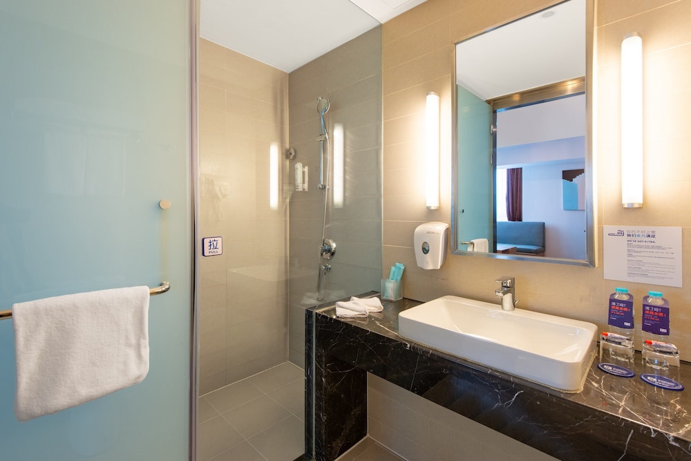 HOLIDAY INN EXPRESS JINAN HIGH-TECH ZONE 28/56