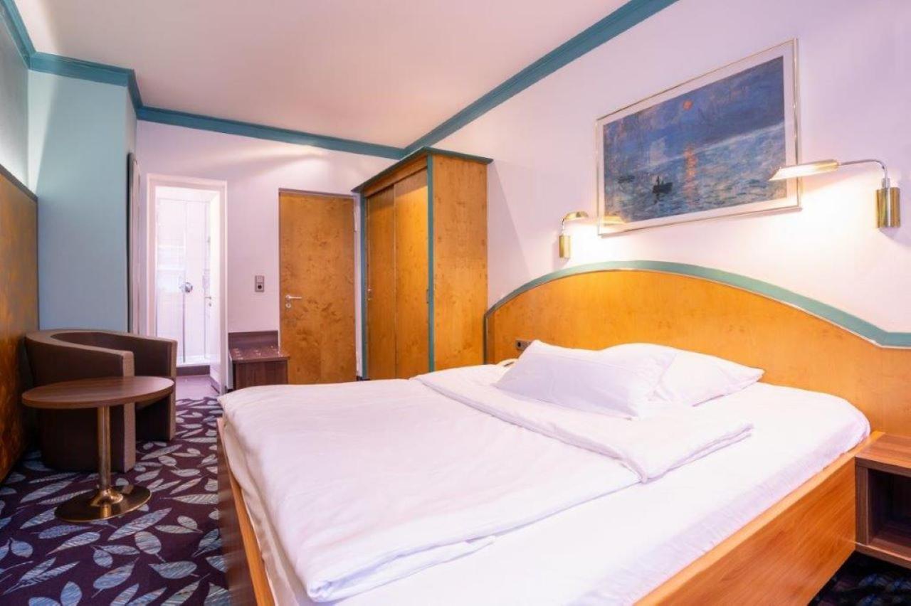 Kronenhotel Stuttgart 10/50