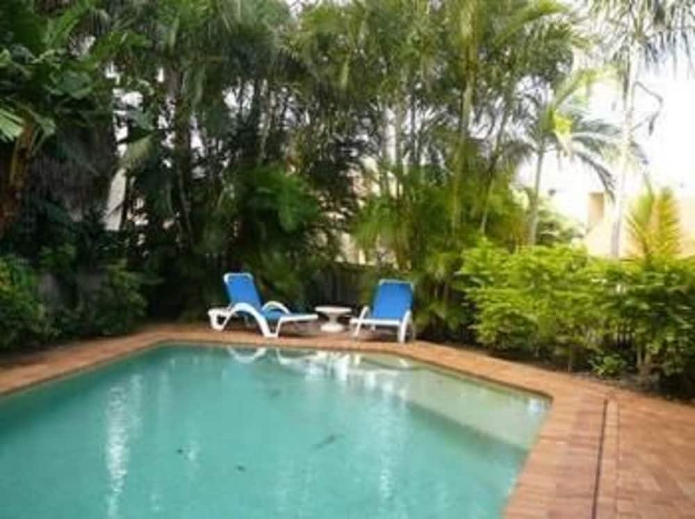 Bayviews and Harbourview Holiday Apartments 15/17