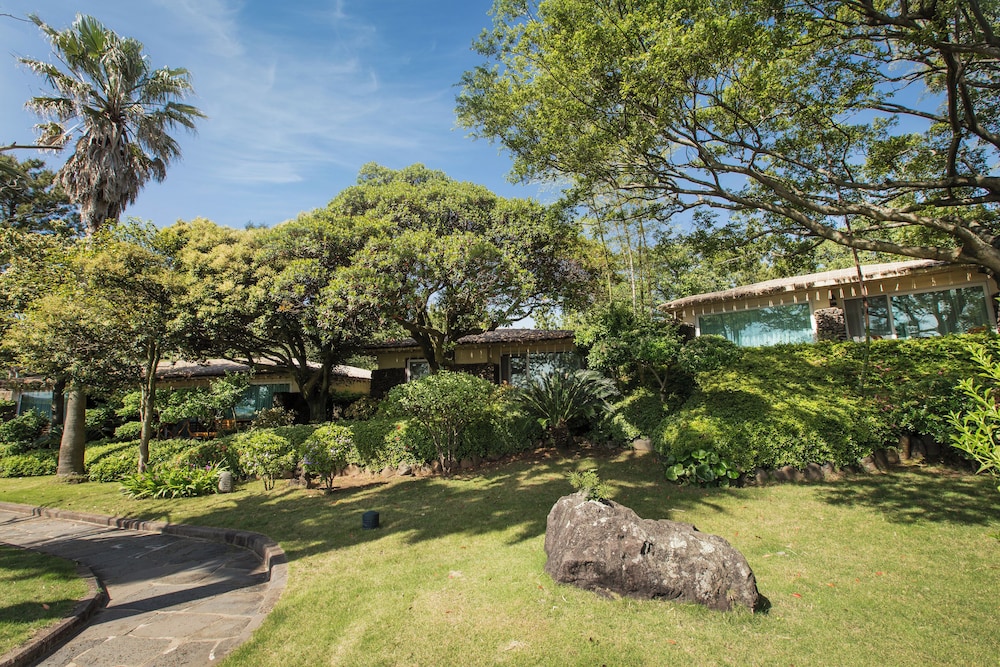 Seaes Hotel & Resort 72/74