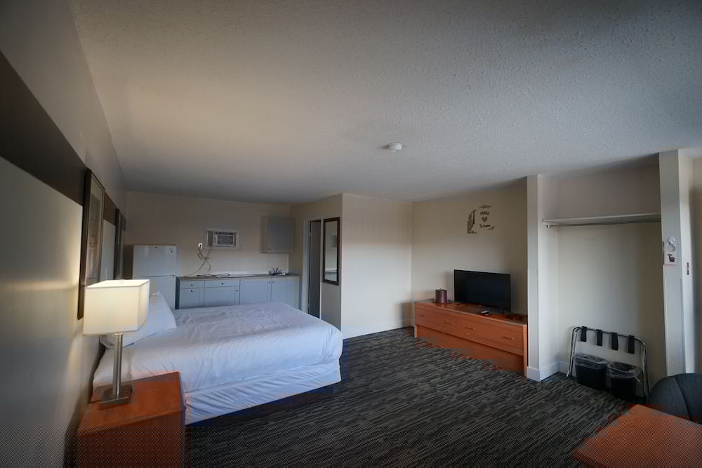 Superlodge Canada Lethbridge 10/31