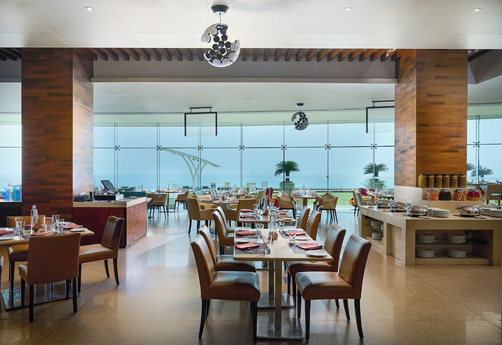 Novotel Visakhapatnam Varun Beach Hotel 56/75
