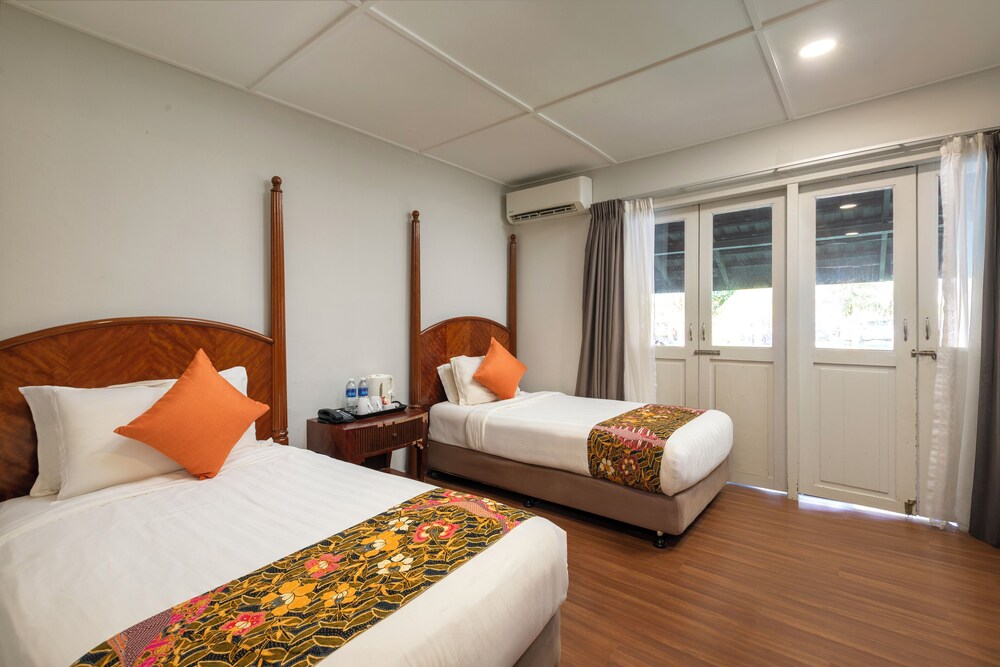 Garden, Chalet, Twin Beds