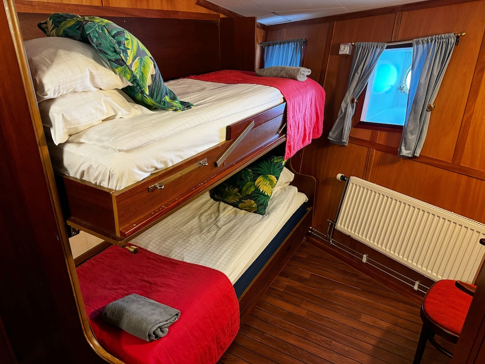 FAMILY, MULTIPLE BEDS
